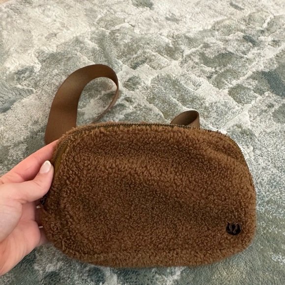 NWOT Lululemon Athletica Tan shearling belt Bag - Picture 1 of 5